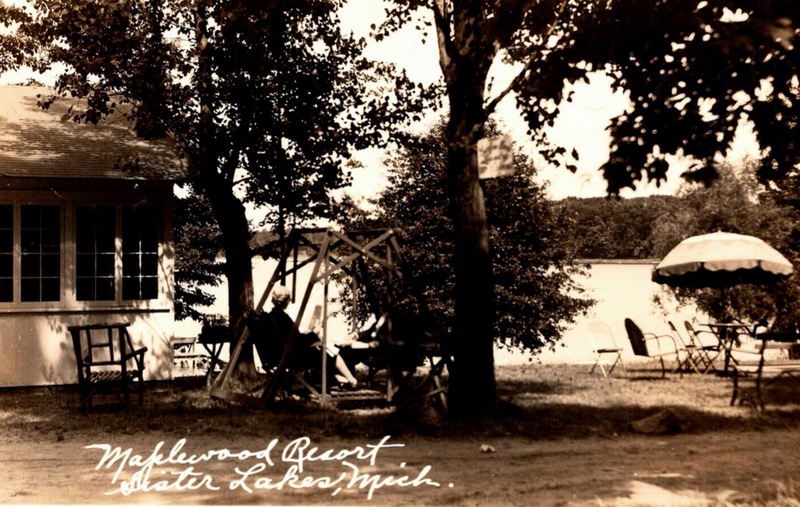 Maplewood Resort (Smallbones Resort) - Vintage Postcard